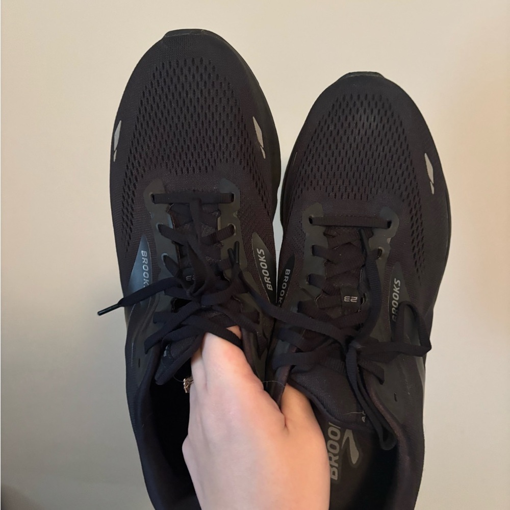 Brooks Men's Black Athletic Shoes